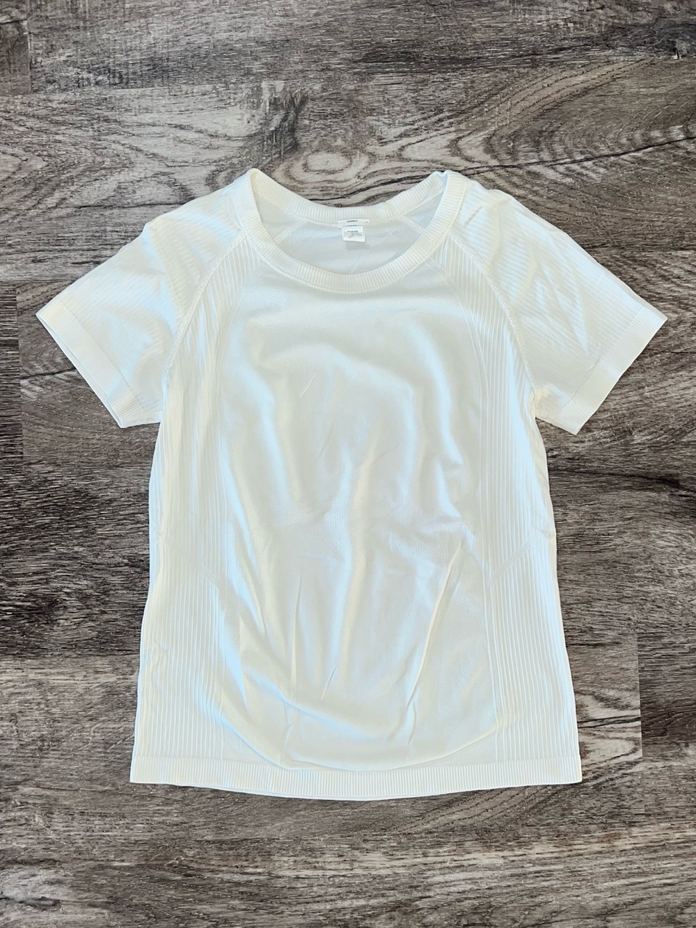 Old Navy White Seamless Go-Dry Workout Athletic Short Sleeve Shirt Womens Medium